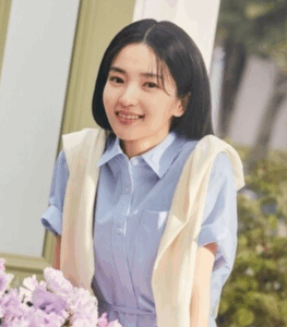 まるで「お嬢さん」のような可憐なキムテリの笑顔。(全体イメージ