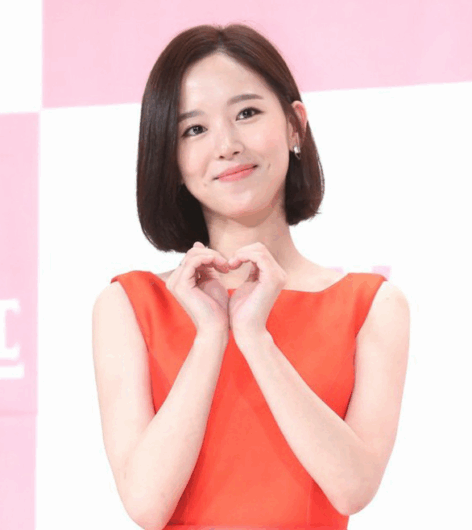 笑顔の女優カンハンナ